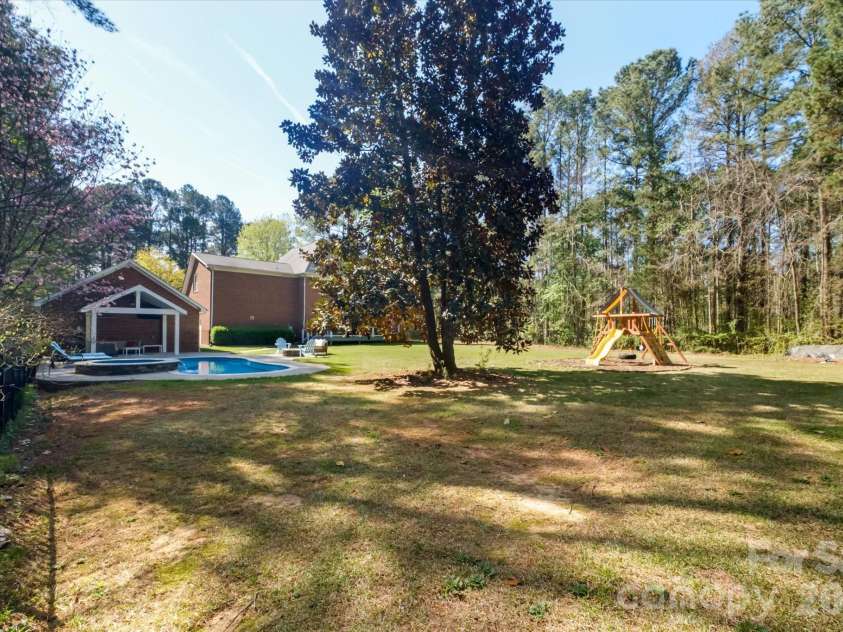 3570 Weddington Oaks Drive, Matthews, NC 28104.  MLS# CAR4356271, YatesRealty ID 18854. 