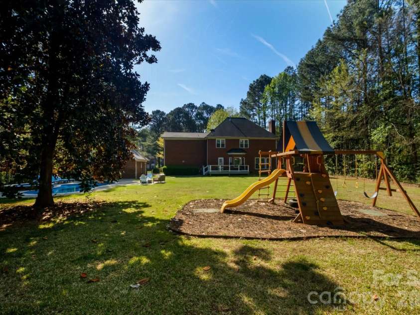 3570 Weddington Oaks Drive, Matthews, NC 28104.  MLS# CAR4356271, YatesRealty ID 18854. 