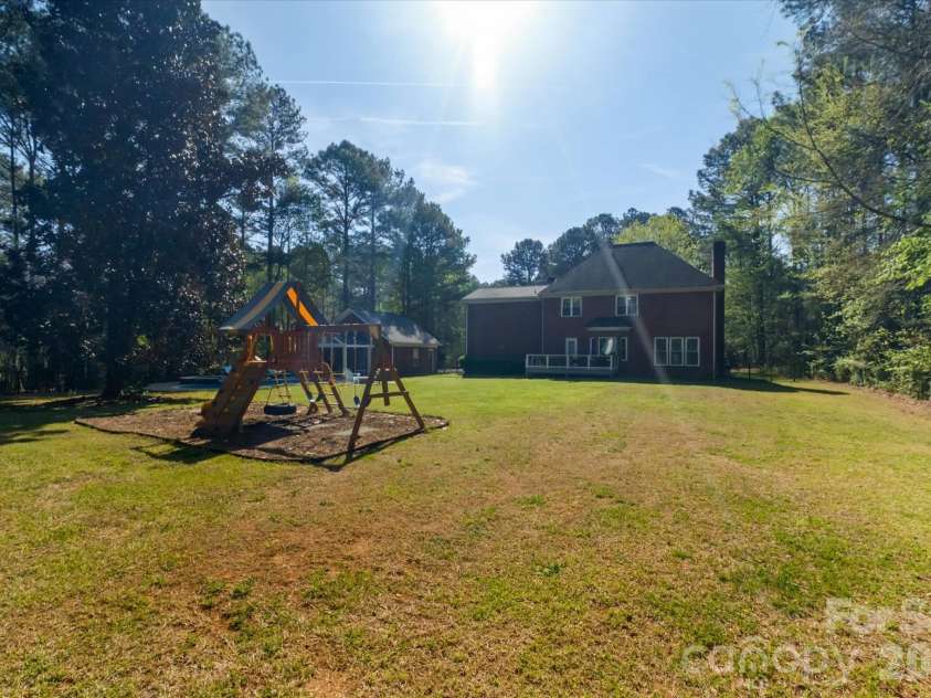 3570 Weddington Oaks Drive, Matthews, NC 28104.  MLS# CAR4356271, YatesRealty ID 18854. 