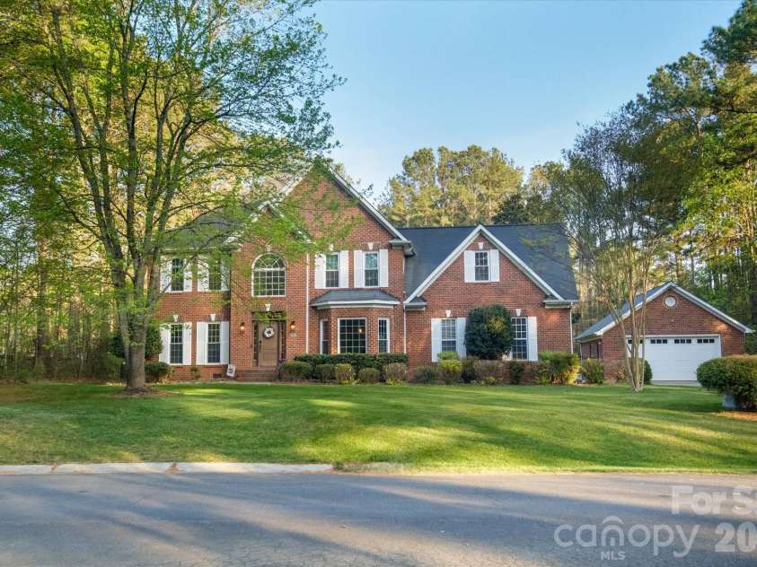 3570 Weddington Oaks Drive, Matthews, NC 28104.  MLS# CAR4356271, YatesRealty ID 18854. 