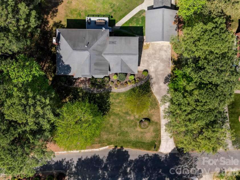 3570 Weddington Oaks Drive, Matthews, NC 28104.  MLS# CAR4356271, YatesRealty ID 18854. 