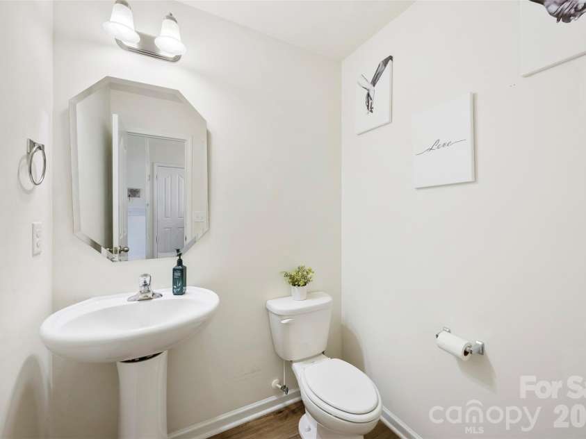 4715 Mcclure Road, Charlotte, NC 28216.  MLS# CAR4403073, YatesRealty ID 18855. 