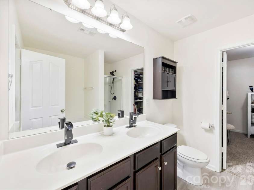4715 Mcclure Road, Charlotte, NC 28216.  MLS# CAR4403073, YatesRealty ID 18855. 
