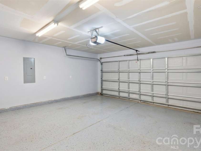 4715 Mcclure Road, Charlotte, NC 28216.  MLS# CAR4403073, YatesRealty ID 18855. 