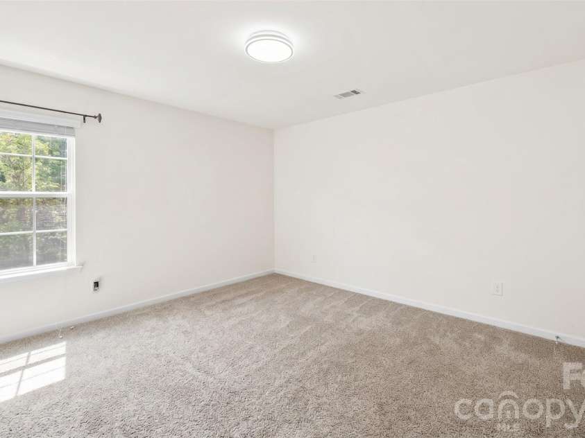 4715 Mcclure Road, Charlotte, NC 28216.  MLS# CAR4403073, YatesRealty ID 18855. 