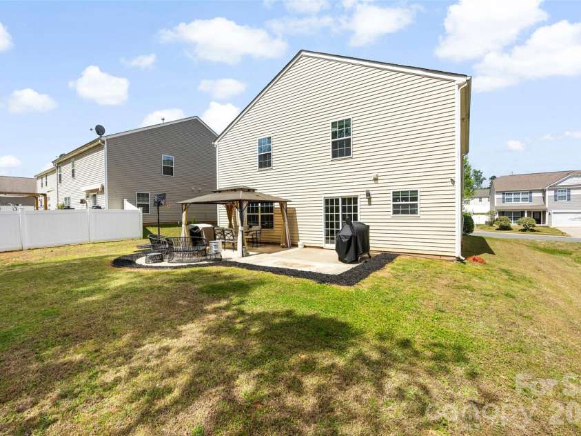 4715 Mcclure Road, Charlotte, NC 28216.  MLS# CAR4403073, YatesRealty ID 18855. 