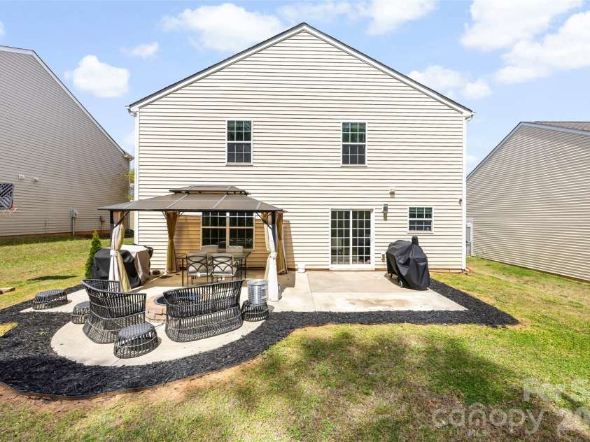 4715 Mcclure Road, Charlotte, NC 28216.  MLS# CAR4403073, YatesRealty ID 18855. 