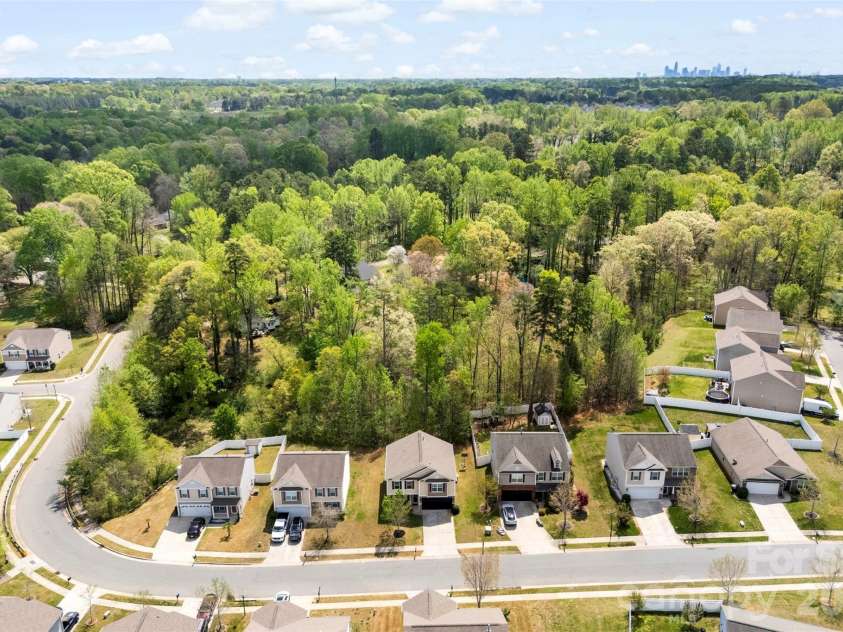 4715 Mcclure Road, Charlotte, NC 28216.  MLS# CAR4403073, YatesRealty ID 18855. 