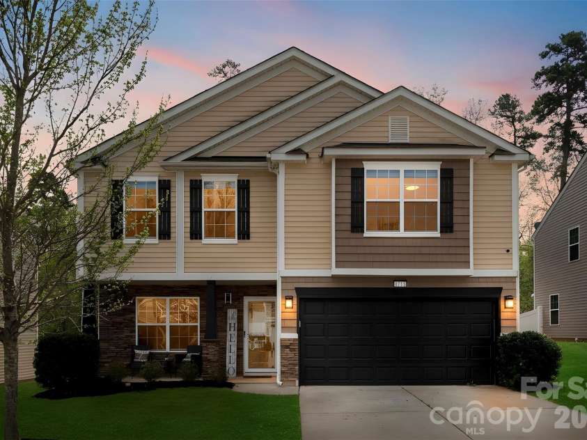 4715 Mcclure Road, Charlotte, NC 28216.  MLS# CAR4403073, YatesRealty ID 18855. 