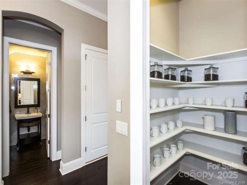 6510 Honeymeade Circle, Charlotte, NC 28277.  MLS# CAR4264502, YatesRealty ID 18855. 