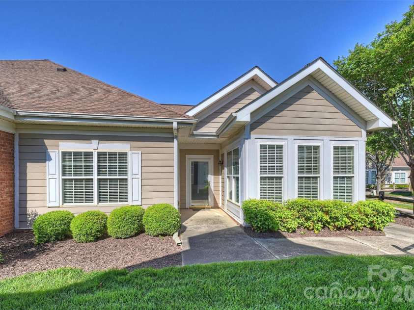 2015 Woodburn Terrace, Matthews, NC 28105.  MLS# CAR4375325, YatesRealty ID 18856. 