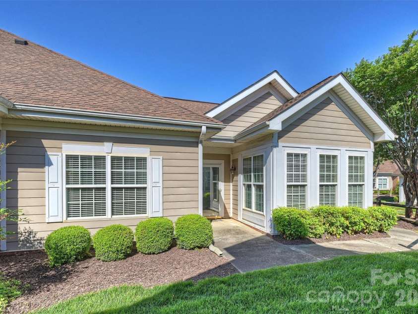 2015 Woodburn Terrace, Matthews, NC 28105.  MLS# CAR4375325, YatesRealty ID 18856. 
