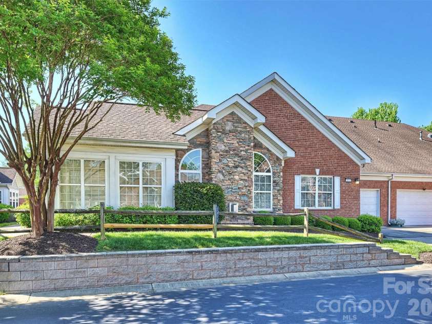 2015 Woodburn Terrace, Matthews, NC 28105.  MLS# CAR4375325, YatesRealty ID 18856. 