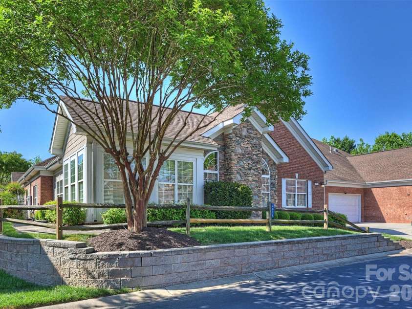 2015 Woodburn Terrace, Matthews, NC 28105.  MLS# CAR4375325, YatesRealty ID 18856. 
