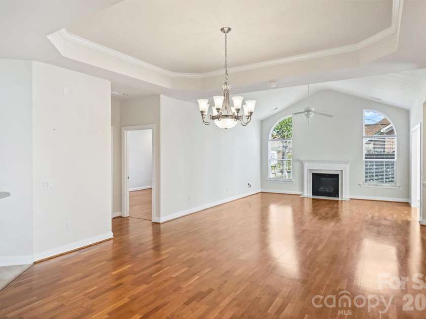 2015 Woodburn Terrace, Matthews, NC 28105.  MLS# CAR4375325, YatesRealty ID 18856. 