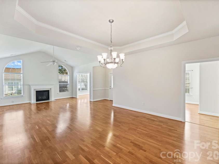 2015 Woodburn Terrace, Matthews, NC 28105.  MLS# CAR4375325, YatesRealty ID 18856. 