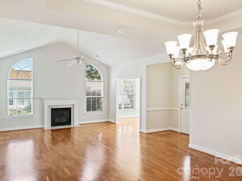 2015 Woodburn Terrace, Matthews, NC 28105.  MLS# CAR4375325, YatesRealty ID 18856. 