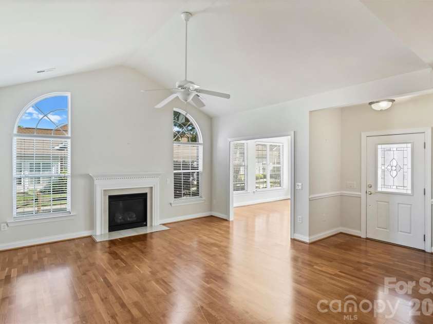 2015 Woodburn Terrace, Matthews, NC 28105.  MLS# CAR4375325, YatesRealty ID 18856. 