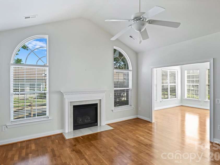 2015 Woodburn Terrace, Matthews, NC 28105.  MLS# CAR4375325, YatesRealty ID 18856. 