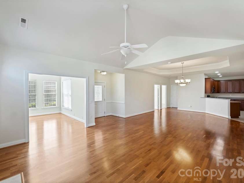 2015 Woodburn Terrace, Matthews, NC 28105.  MLS# CAR4375325, YatesRealty ID 18856. 