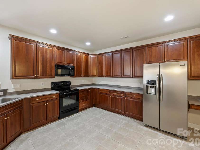 2015 Woodburn Terrace, Matthews, NC 28105.  MLS# CAR4375325, YatesRealty ID 18856. 