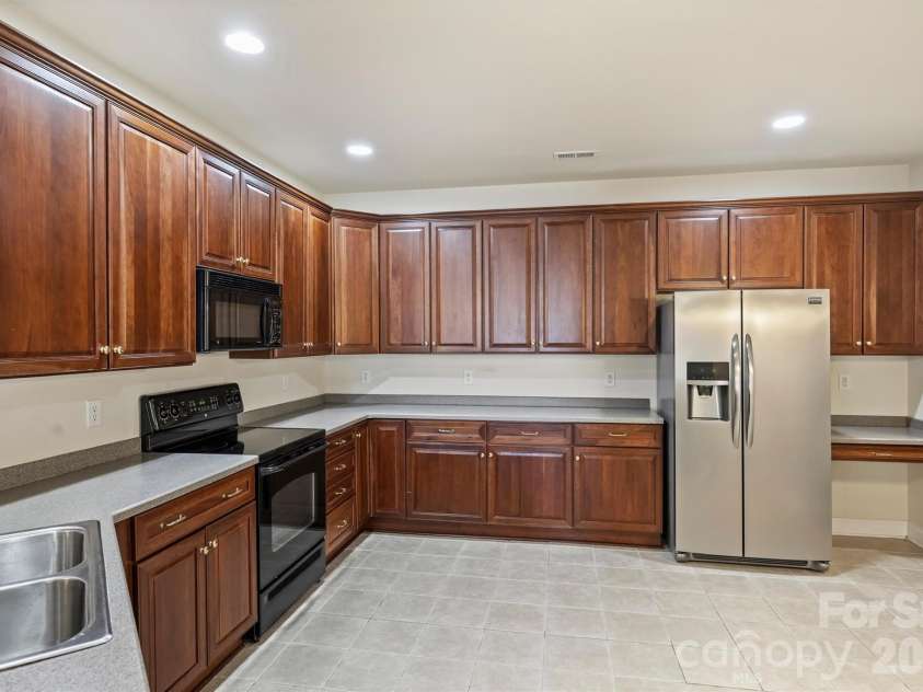2015 Woodburn Terrace, Matthews, NC 28105.  MLS# CAR4375325, YatesRealty ID 18856. 