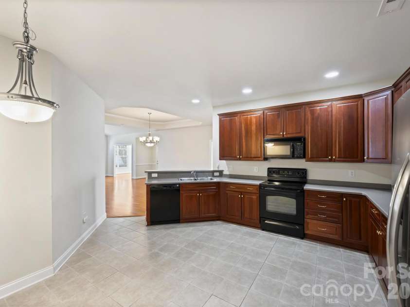 2015 Woodburn Terrace, Matthews, NC 28105.  MLS# CAR4375325, YatesRealty ID 18856. 