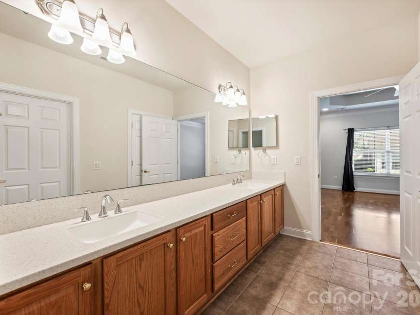 2015 Woodburn Terrace, Matthews, NC 28105.  MLS# CAR4375325, YatesRealty ID 18856. 