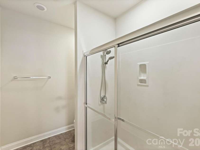 2015 Woodburn Terrace, Matthews, NC 28105.  MLS# CAR4375325, YatesRealty ID 18856. 