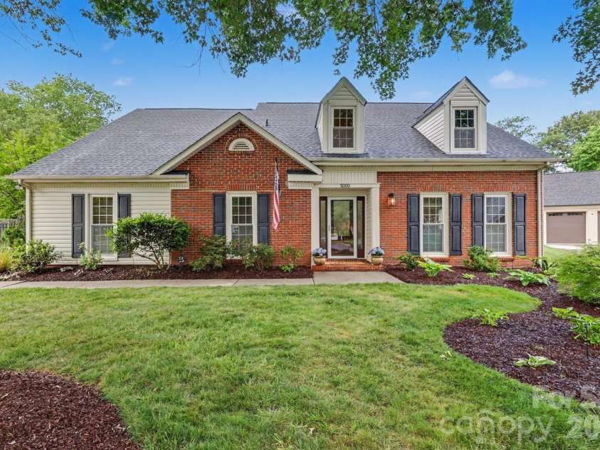 5000 Whitwell Court, Charlotte, NC 28226.  MLS# CAR4359555, YatesRealty ID 18857. 