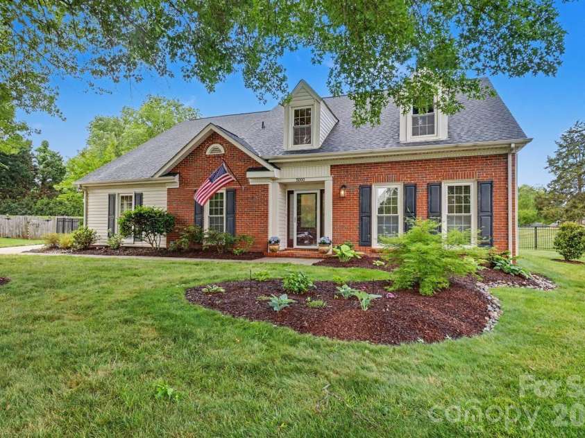 5000 Whitwell Court, Charlotte, NC 28226.  MLS# CAR4359555, YatesRealty ID 18857. 