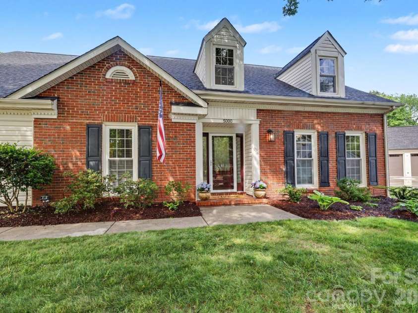 5000 Whitwell Court, Charlotte, NC 28226.  MLS# CAR4359555, YatesRealty ID 18857. 