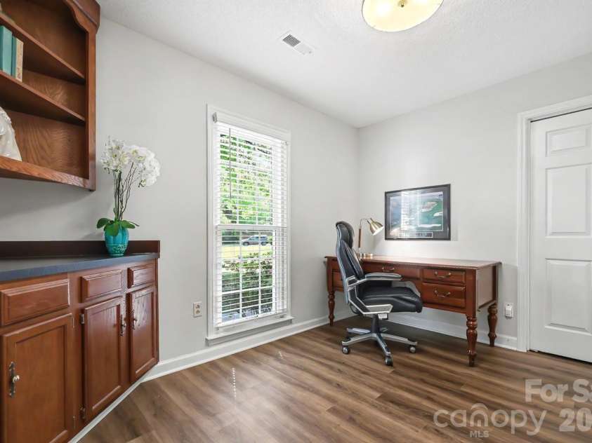 5000 Whitwell Court, Charlotte, NC 28226.  MLS# CAR4359555, YatesRealty ID 18857. 