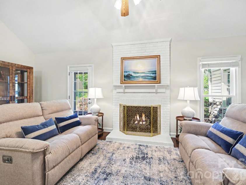 5000 Whitwell Court, Charlotte, NC 28226.  MLS# CAR4359555, YatesRealty ID 18857. 