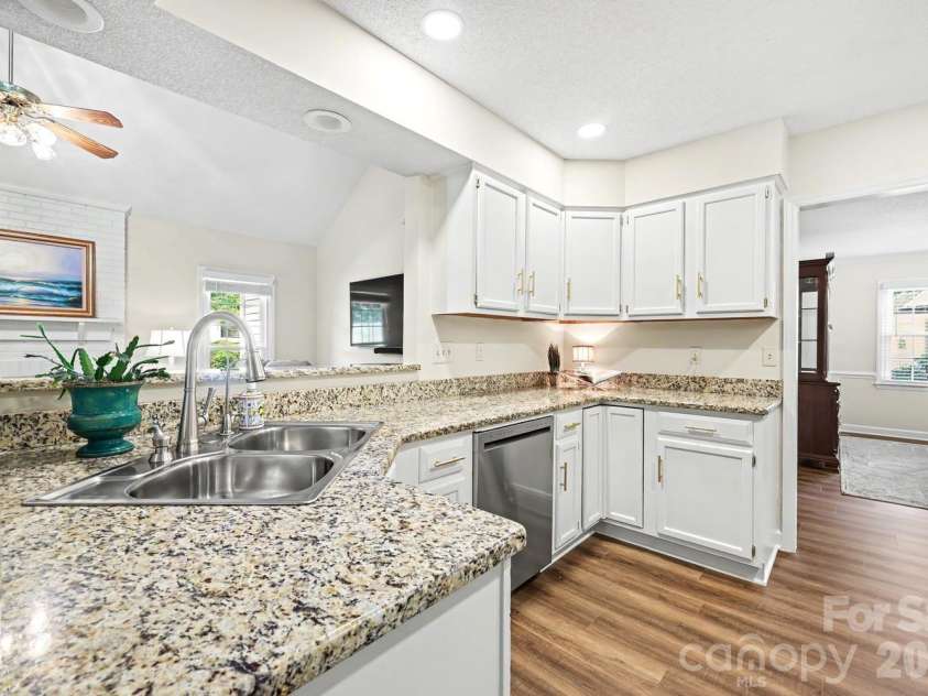 5000 Whitwell Court, Charlotte, NC 28226.  MLS# CAR4359555, YatesRealty ID 18857. 