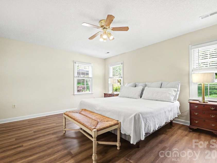 5000 Whitwell Court, Charlotte, NC 28226.  MLS# CAR4359555, YatesRealty ID 18857. 