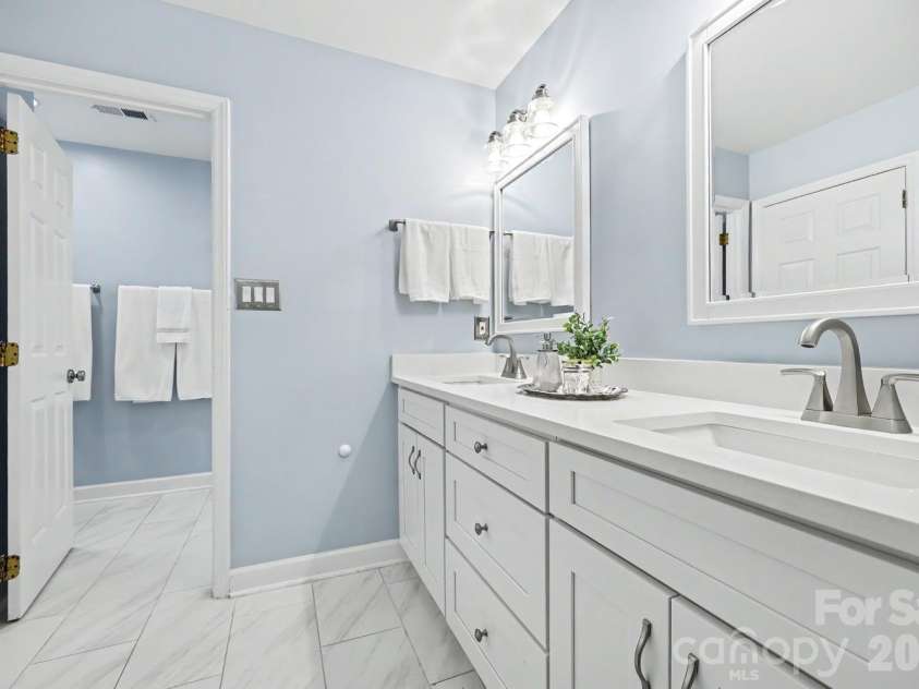 5000 Whitwell Court, Charlotte, NC 28226.  MLS# CAR4359555, YatesRealty ID 18857. 