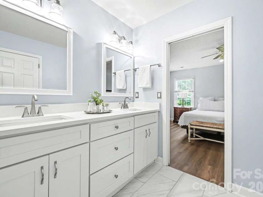 5000 Whitwell Court, Charlotte, NC 28226.  MLS# CAR4359555, YatesRealty ID 18857. 