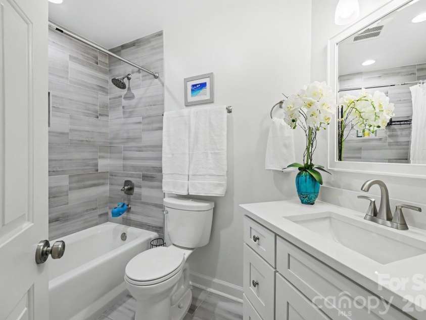 5000 Whitwell Court, Charlotte, NC 28226.  MLS# CAR4359555, YatesRealty ID 18857. 