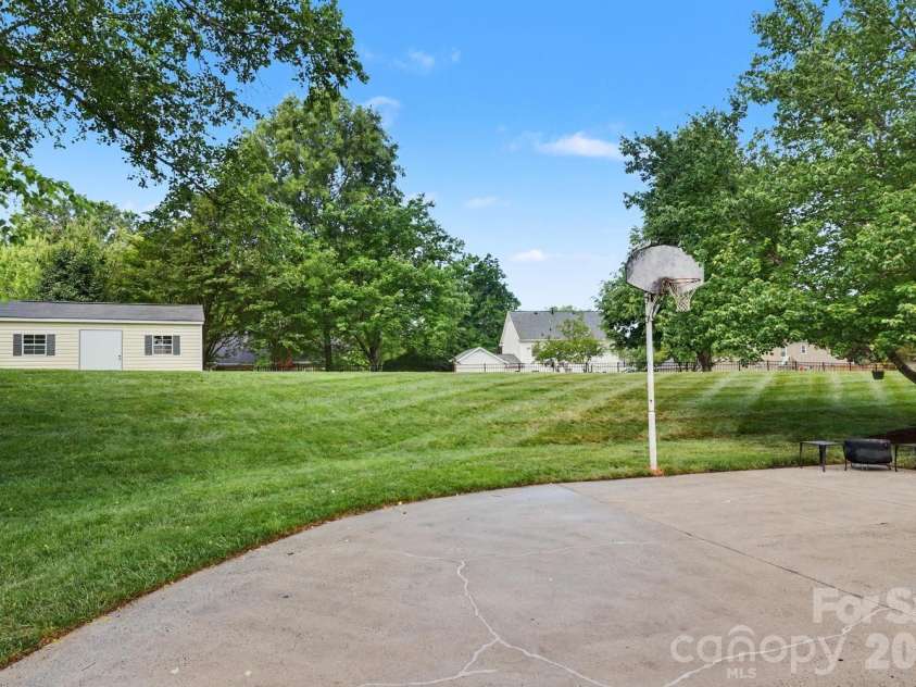 5000 Whitwell Court, Charlotte, NC 28226.  MLS# CAR4359555, YatesRealty ID 18857. 