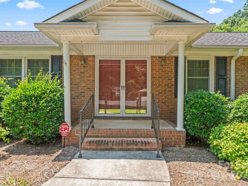 2715 Kennetuck Court, Charlotte, NC 28273.  MLS# CAR4260534, YatesRealty ID 18858. 