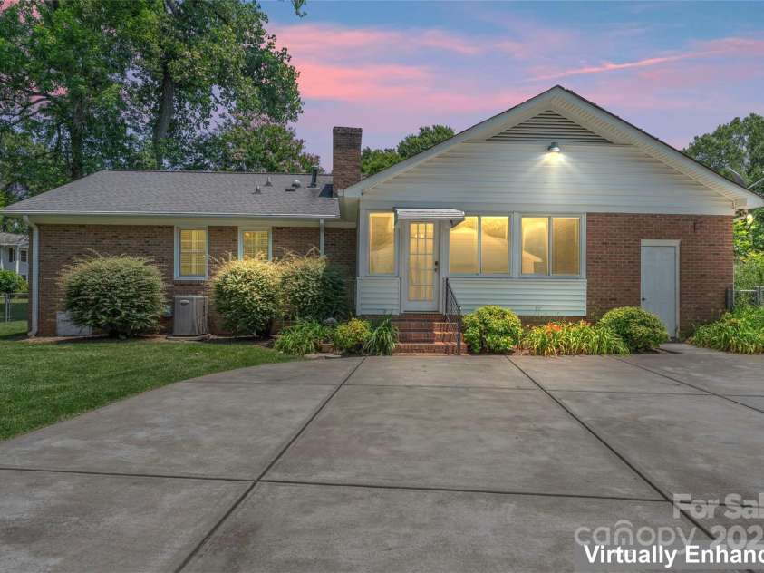 2715 Kennetuck Court, Charlotte, NC 28273.  MLS# CAR4260534, YatesRealty ID 18858. Back of home