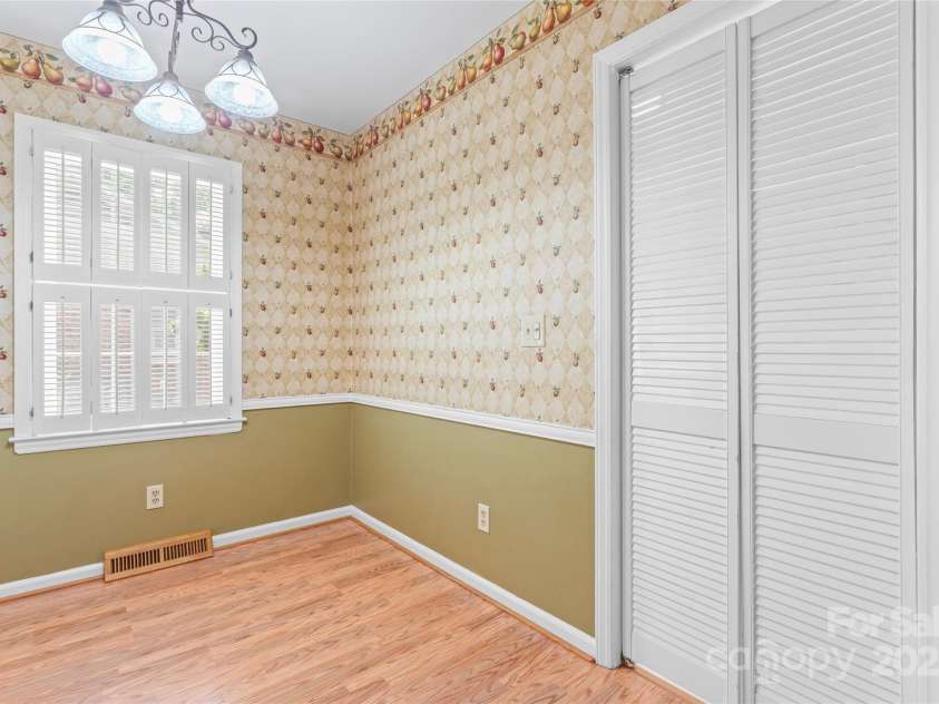 2715 Kennetuck Court, Charlotte, NC 28273.  MLS# CAR4260534, YatesRealty ID 18858. Breakfast Nook