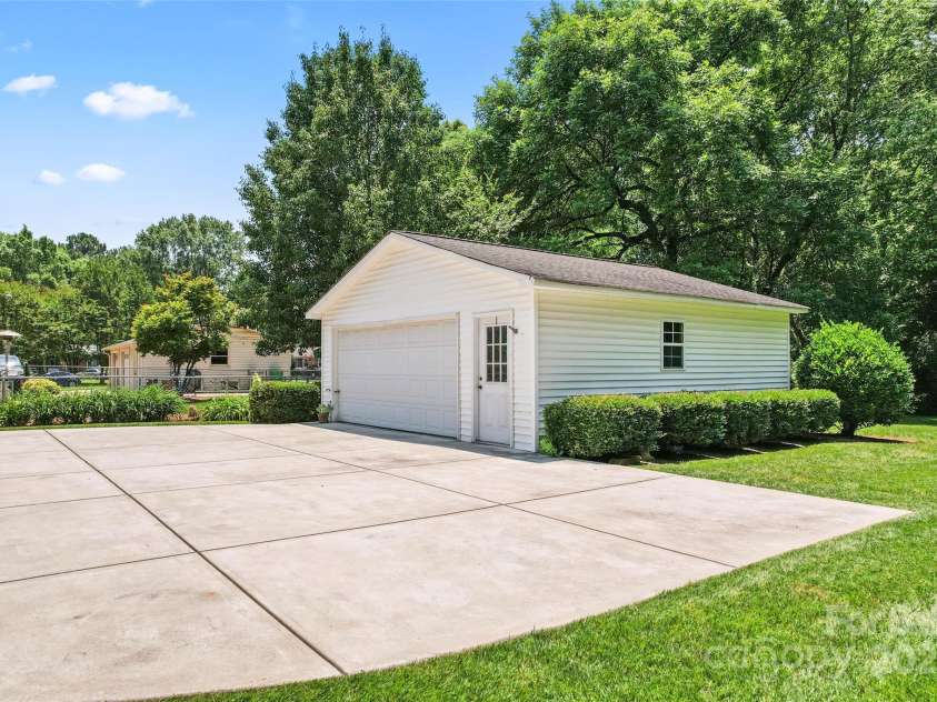 2715 Kennetuck Court, Charlotte, NC 28273.  MLS# CAR4260534, YatesRealty ID 18858. Detached 2 car garage/shop