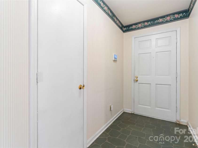 2715 Kennetuck Court, Charlotte, NC 28273.  MLS# CAR4260534, YatesRealty ID 18858. Entry