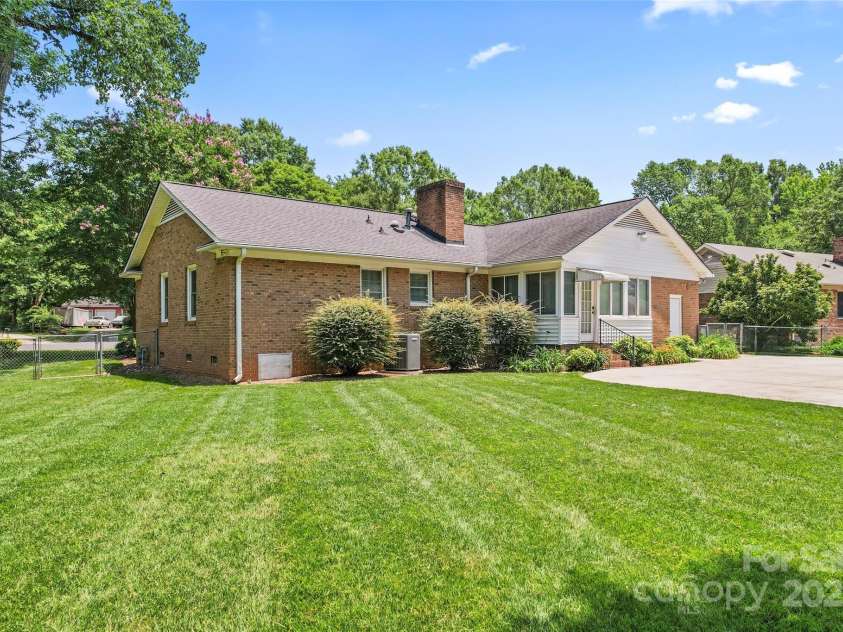 2715 Kennetuck Court, Charlotte, NC 28273.  MLS# CAR4260534, YatesRealty ID 18858. Front