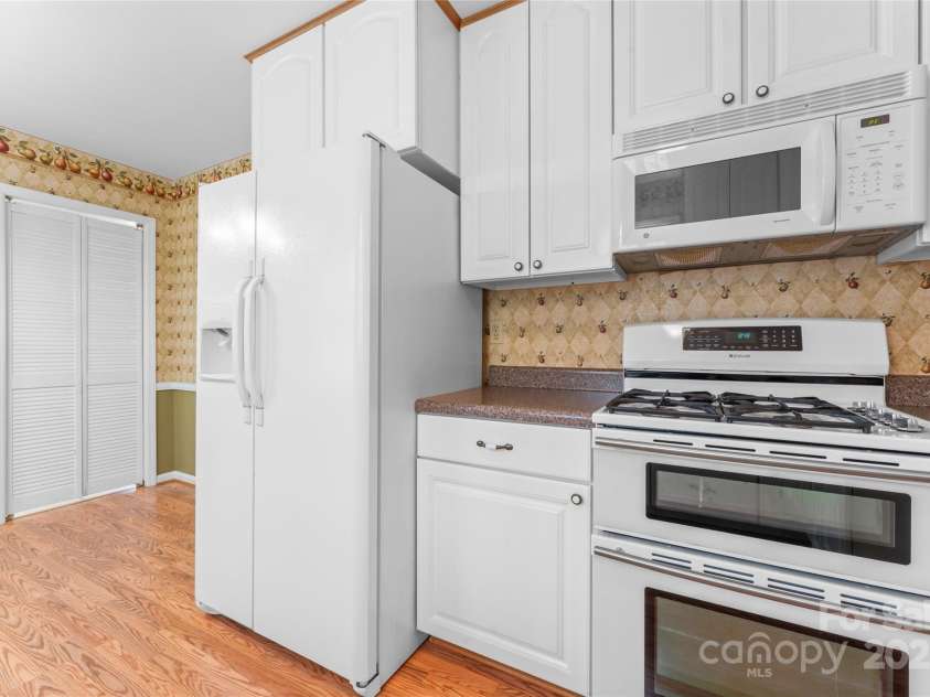 2715 Kennetuck Court, Charlotte, NC 28273.  MLS# CAR4260534, YatesRealty ID 18858. Kitchen/Breakfast Nook