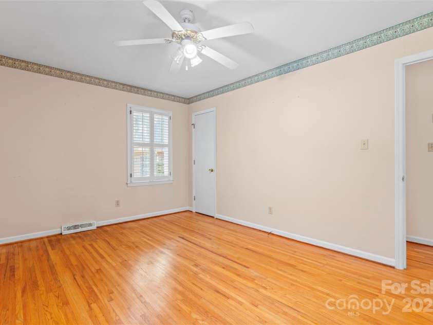 2715 Kennetuck Court, Charlotte, NC 28273.  MLS# CAR4260534, YatesRealty ID 18858. Primary bedroom