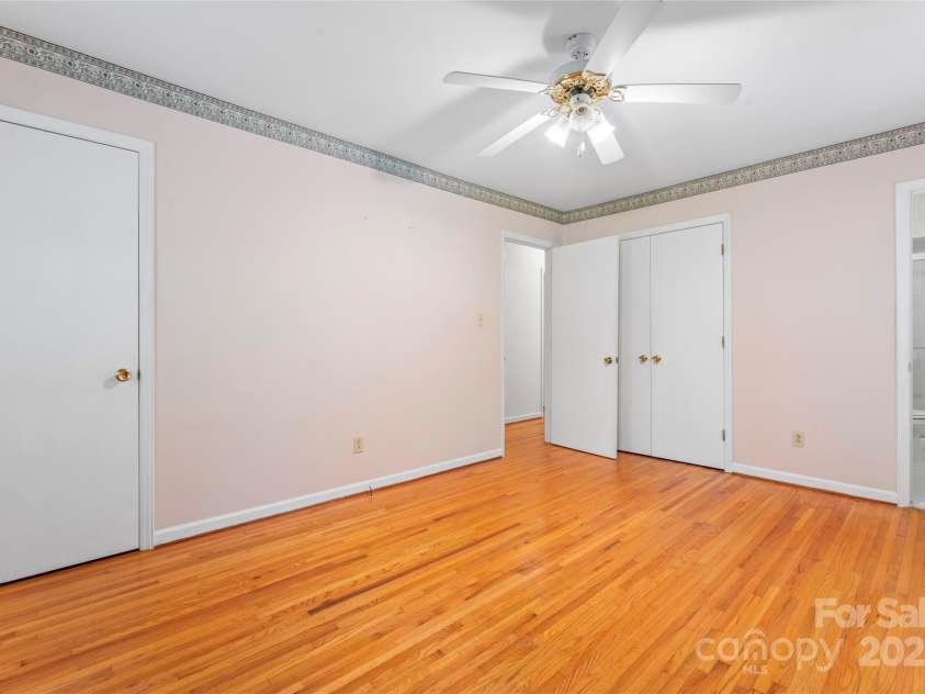 2715 Kennetuck Court, Charlotte, NC 28273.  MLS# CAR4260534, YatesRealty ID 18858. Primary bedroom