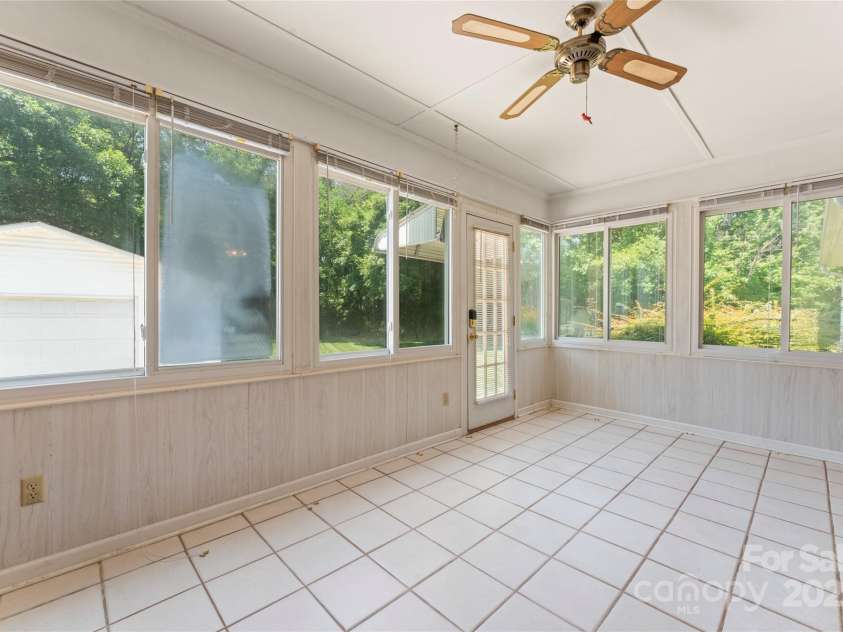 2715 Kennetuck Court, Charlotte, NC 28273.  MLS# CAR4260534, YatesRealty ID 18858. Sunroom